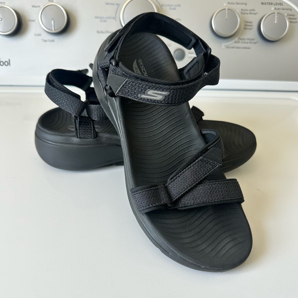 Skechers Arch Fit Black Platform Sport Sandals, Size 9
